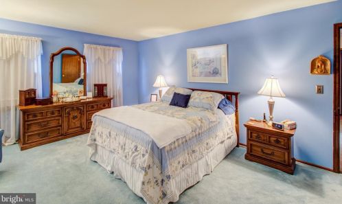 11 Cavalier Dr, Trenton NJ  08619-1357 exterior