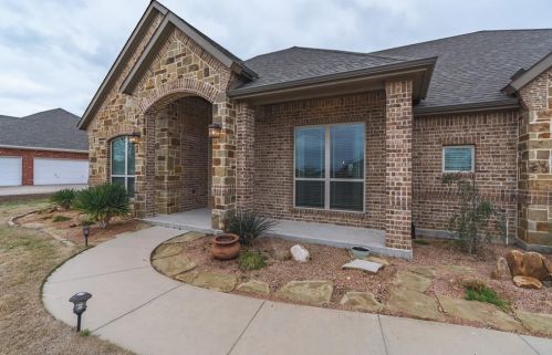 2792 Mallard Dr, Greenville, TX 75402-4002