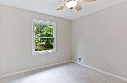 4904 Lakeside Dr, Atlanta GA  30360-1760 exterior