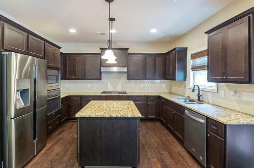 111 Grand Oaks Dr, Holly Springs, GA 30115