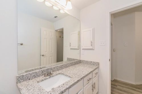 1602 Palisades Dr, Carrollton TX 75007-5043 exterior