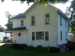 515 Fourth St, Howe, IN 46746-1061
