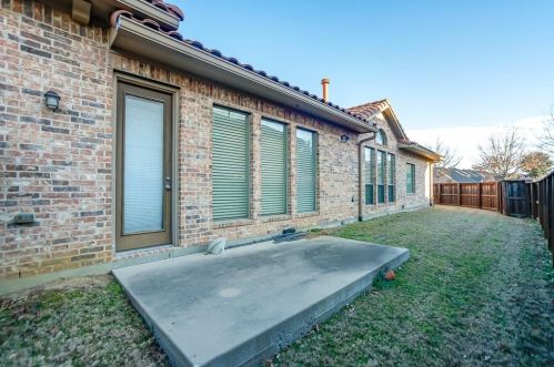 104 Concho Dr, Irving TX  75039-3328 exterior