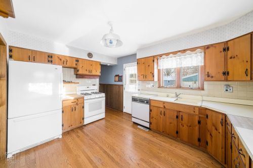 241 Rosewood Ave, Buffalo Grove, IL 60089-2046