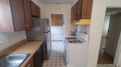 13214 Roselle Ave, Hawthorne CA  90250-6120 exterior