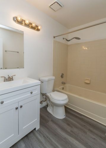 1109 Rockport Dr, Carol Stream IL  60188-2984 exterior