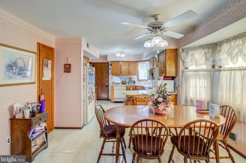 11 Cavalier Dr, Trenton NJ  08619-1357 exterior