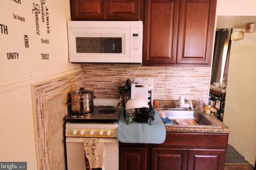 704 Chelten Ave, Philadelphia PA  19126-3712 exterior