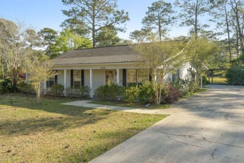8208 Martin Bluff Rd, Gautier, MS 39553-2217