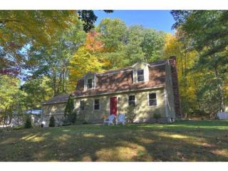 37 Wild Pasture Rd, Kensington, NH 03833-6712