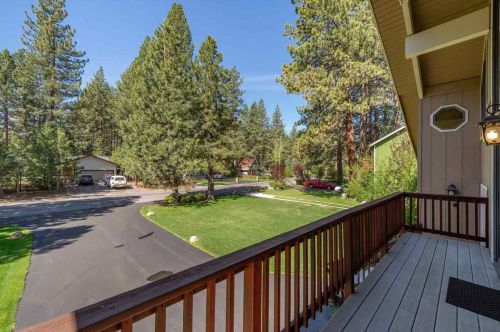 10132 Jeffery Pine Rd, Truckee CA  96161-8104 exterior