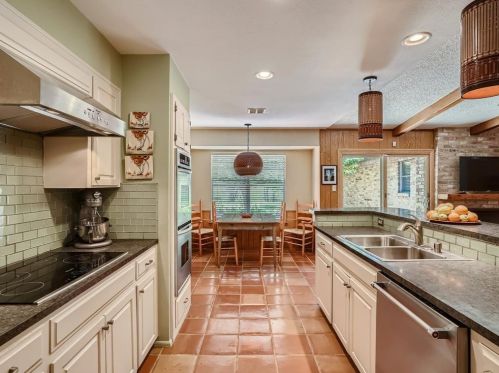 2700 Dunbarton Dr, Austin TX  78723-2235 exterior