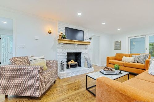 1090 Avery St, Wapping CT  06074-2301 exterior