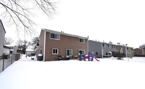 731 Sand Crk Dr, Carol Stream IL  60188-9138 exterior