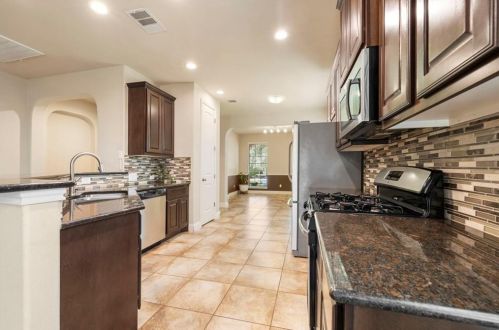 201 Desert Primrose Dr, Austin TX  78748-4031 exterior