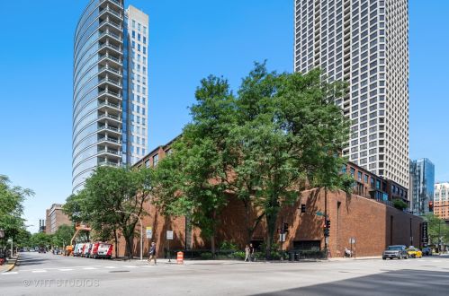 1000 State St, Chicago, IL 60605-2203