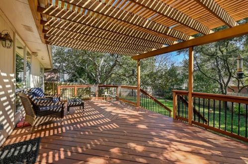 7036 Auckland Dr, Austin TX  78749-4139 exterior