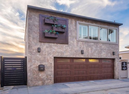 1727 Pacific St, Oceanside, CA 92054-5849