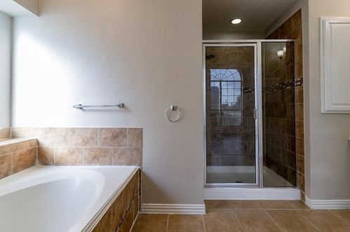 2818 Lk Vly Dr, Garland TX exterior