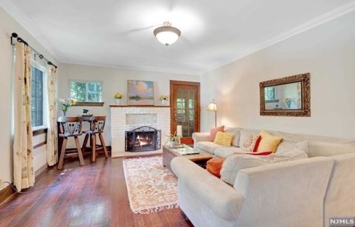 200 Brookside Ave, Allendale, NJ 07401-1847
