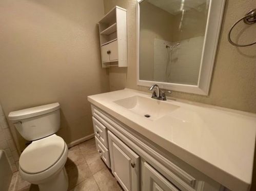 2131 Bowie Dr, Carrollton TX 75006-7604 exterior