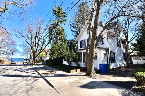 33 Lewis St, Perth Amboy, NJ 08861-4716