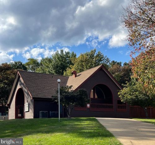 2809 Lee Oaks Ct, Falls Church, VA 22046-7334