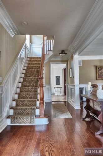 249 Washington Pl, Hasbrouck Heights, NJ 07604-1909