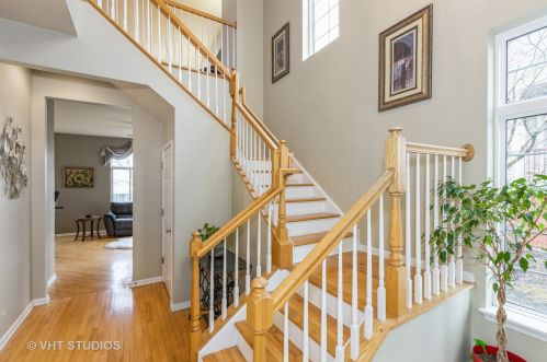 3323 Rosecroft Ln, Naperville, IL 60564-4836