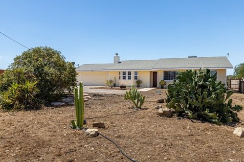 5850 Prancing Deer Pl, Lake Nacimiento, CA 93446-8353