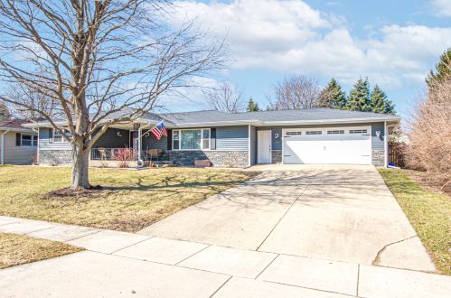 1835 Maness Ct, Sycamore, IL 60178-3009