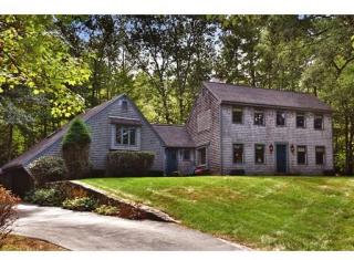 11 Great Hill Ct, Kensington, NH 03833-4365
