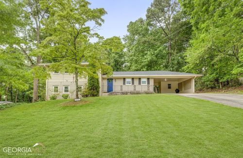 6896 Lockridge Dr, Atlanta GA  30360-1515 exterior