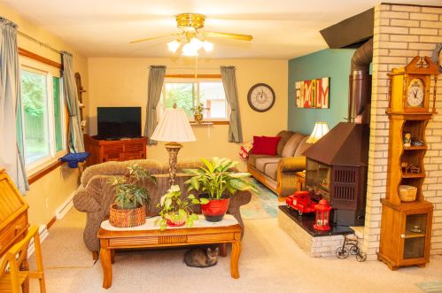2622 Blackhawk Rd, Rockford, IL 61109-3769