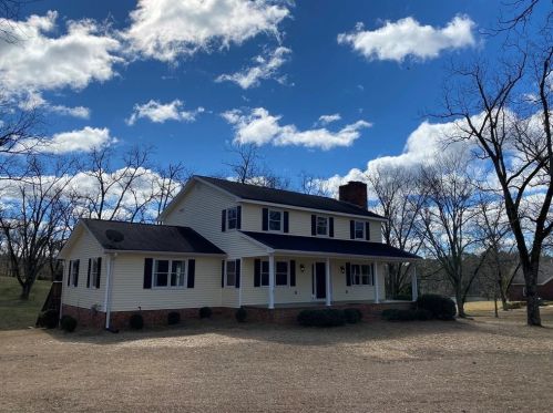 627 Lakewood Dr, Social Circle, GA 30025-2937
