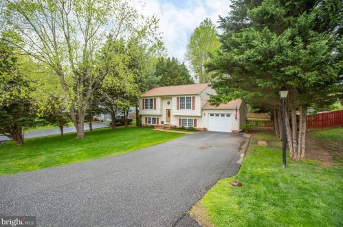7213 Stone Crossing Dr, Fredericksburg, VA 22407-7359