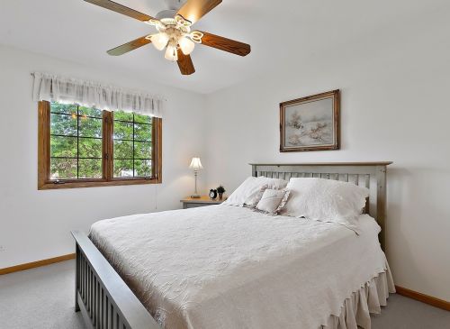 12237 Spire Dr, Lemont IL  60439-7319 exterior