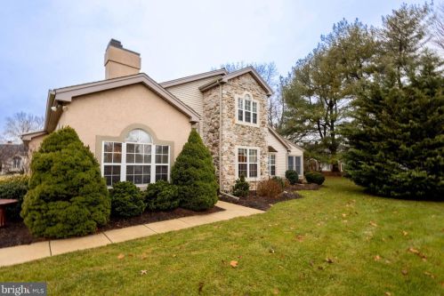 101 Greenview Dr, Lancaster, PA 17601-4989
