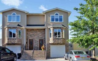 1105 Farm Rd, Secaucus, NJ 07094-4042