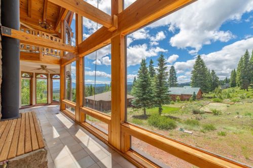13308 Ski Slope Way, Truckee CA  96161-7005 exterior