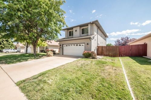 1006 Pinecrest Dr, Pueblo, CO 81005-5508