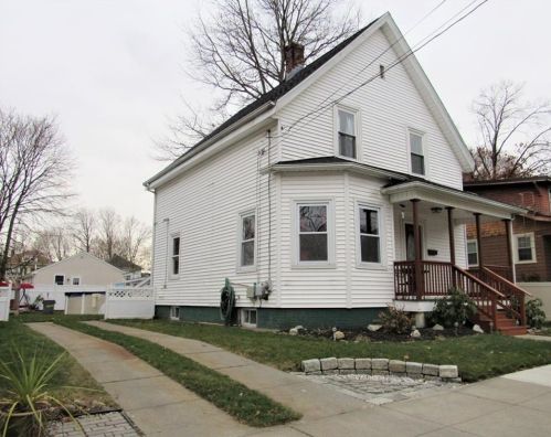 88 Rutherglen Ave, Providence, RI 02907-3544