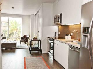 2175 Market St, San Francisco CA  94114-1321 exterior