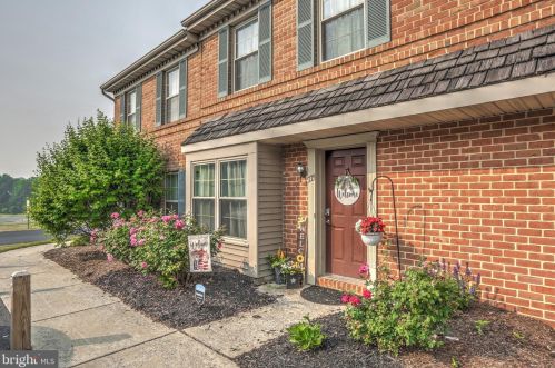 335 Meetinghouse Ln, Lancaster, PA 17601-7016