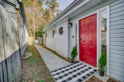 2958 Chipmunk Trl, Marietta, GA 30067-5719