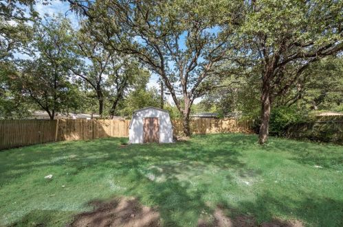 6520 Truman Dr, Fort Worth TX  76112-8032 exterior
