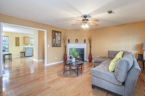 5838 Waggoner Ct, Rex GA 30273-5201 exterior