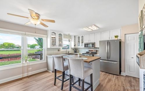 1151 Bradbury Cir, Carol Stream IL  60188-3903 exterior