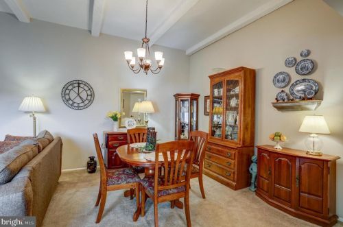 48 Valleybrook Dr, Lancaster PA  17601-4618 exterior