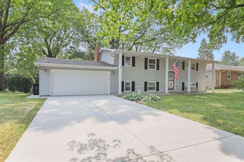 215 16th Ave, Saint Paul, MN 55112-3348
